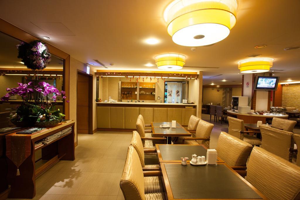 Rich Garden Hotel Taipei Exteriör bild